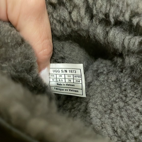 UGG Bailey Button Triplet - Picture 9 of 9